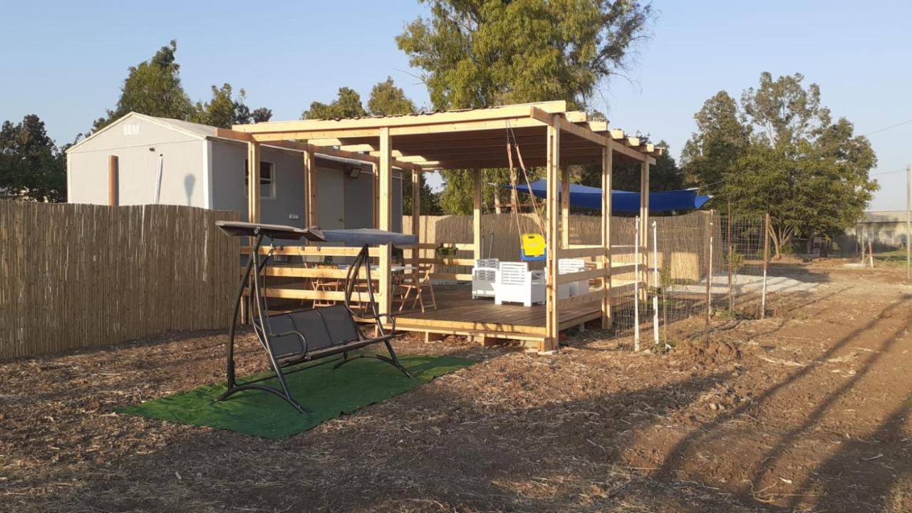 אצל דוד בכפר Apartment Kfar Gidon Exterior foto