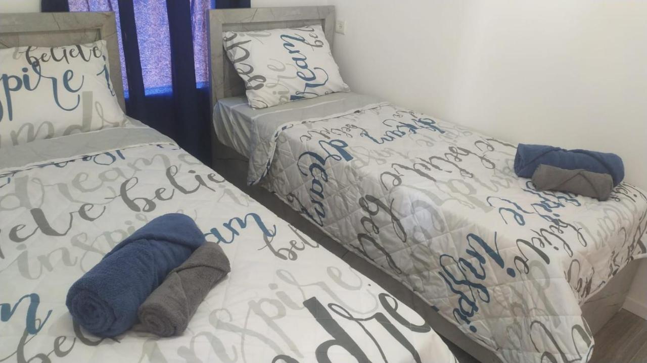 אצל דוד בכפר Apartment Kfar Gidon Exterior foto